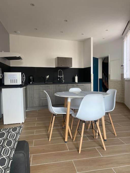 Le 102 De La Gare: Appartement Neuf Et Climatise Шалон-ан-Шампань Экстерьер фото
